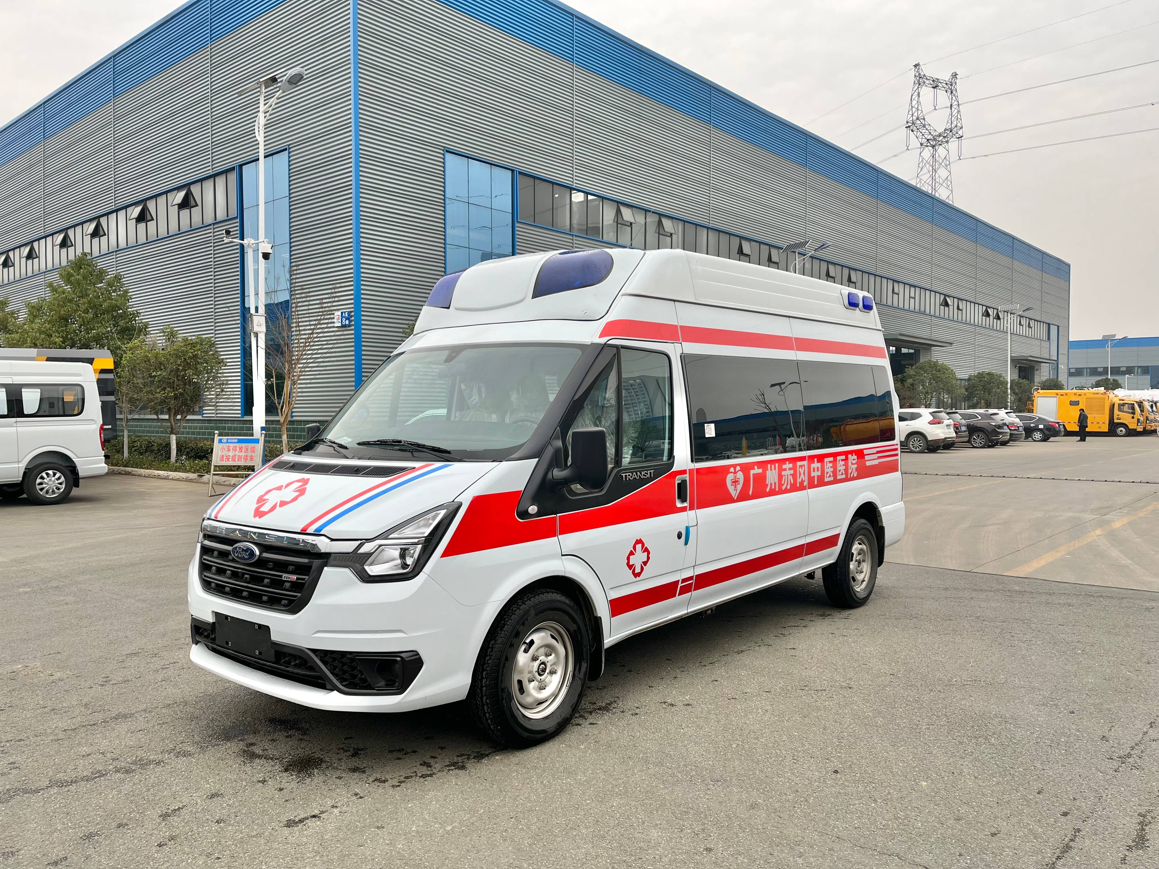 福特新世代V348長軸高頂負(fù)壓救護(hù)車圖片2